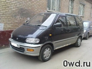 Битый автомобиль Nissan Serena