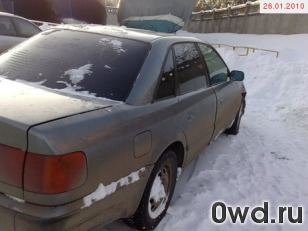 Битый автомобиль Audi 100